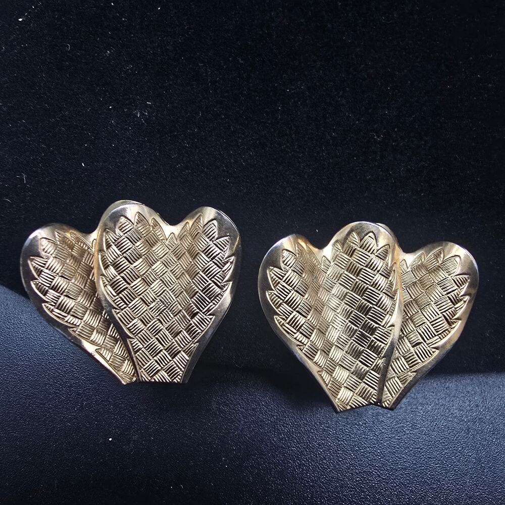 Coro Scalloped Gold Tone Clip On Earrings Vintage Costume Jewelry